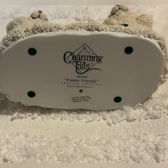 Charming Tails by Fitz and Floyd. “Frosty Friends” figurine - Picture 4 of 4